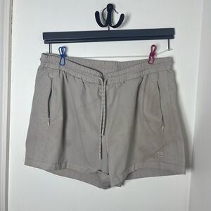 Avalanche Women’s Gray Athletic Shorts Size L Drawstring Zip Pockets
